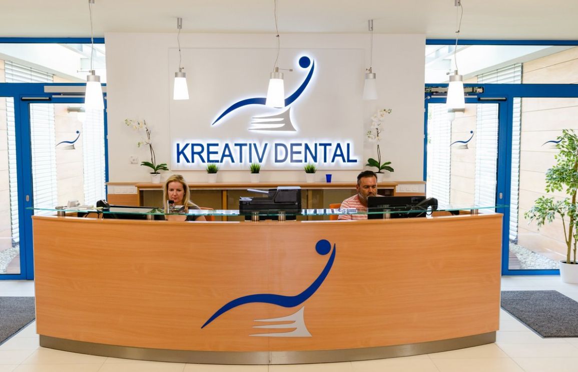 Exterior view of Kreativ Dental Clinic Budapest modern dental clinic in Hungary welcoming international patients from Iceland and across Europe